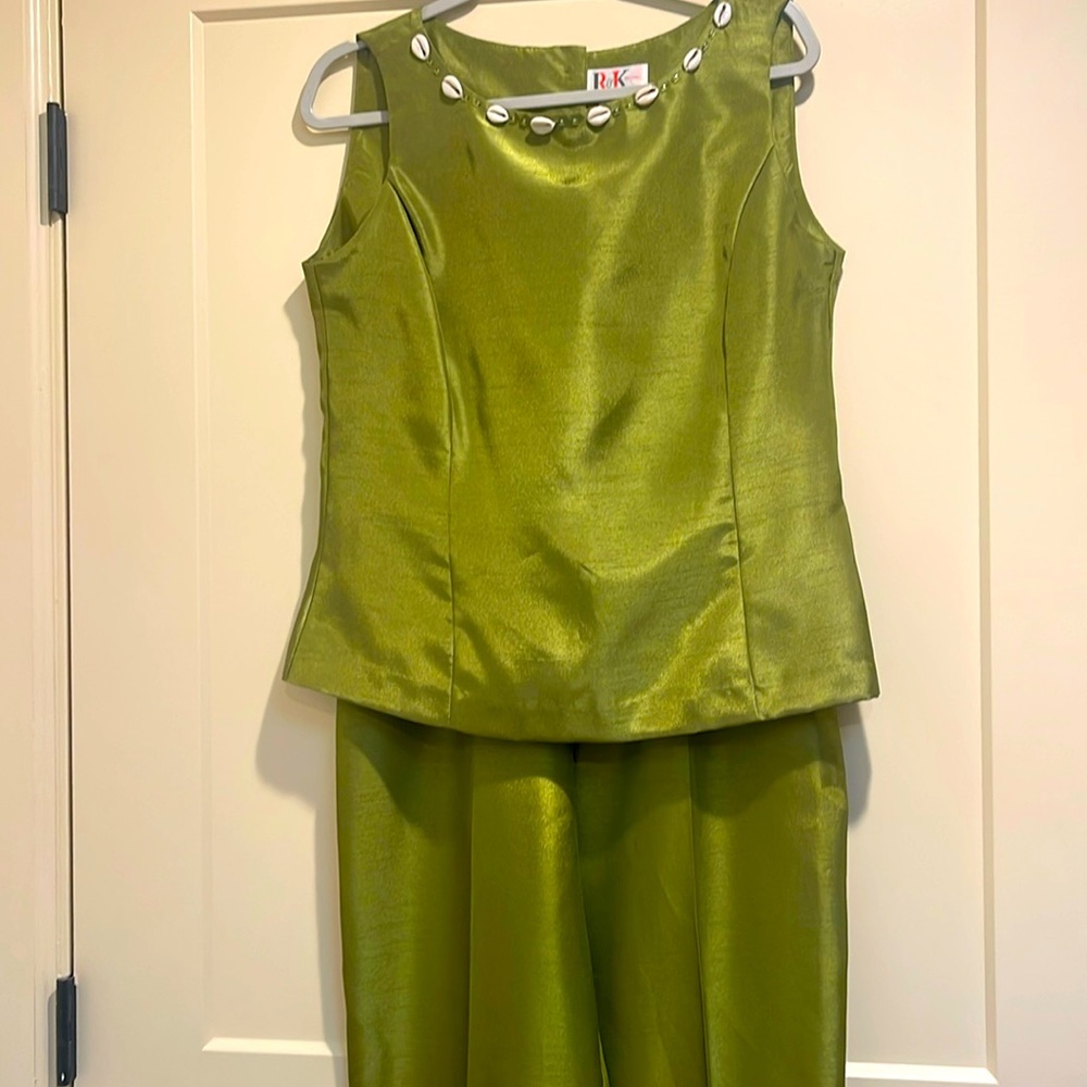 R&K Originals Womens Size 8  Green Sleeveless Top with Matching Pants